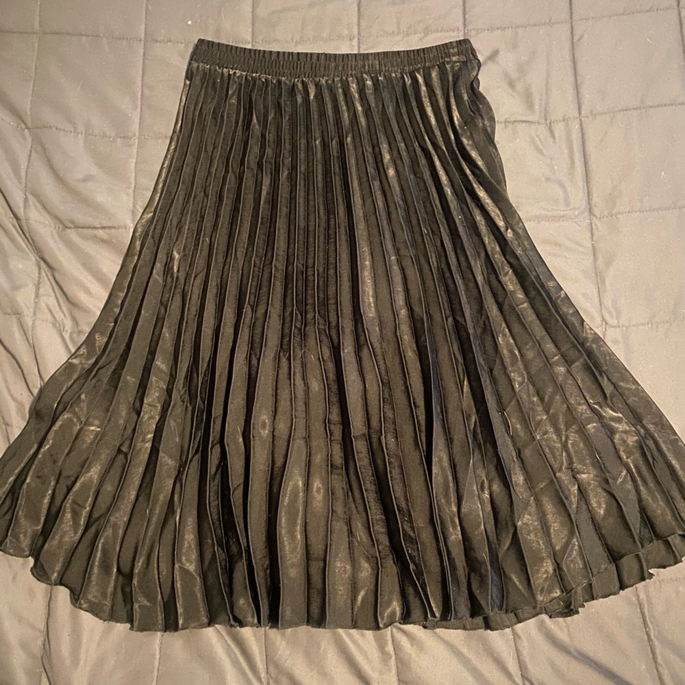NWT Max Studio black polyester pleated skirt 🖤